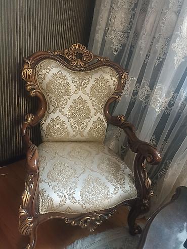 pufik divan: Barokko üslubunda dəst mebel Tərkib: - 1 ədəd üçnəfərlik divan - 1 — 2