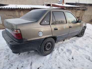 Daewoo: Daewoo Nexia: 1.5 л, Бензин, Седан