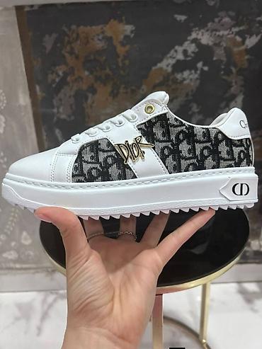 Patike: Ženske patike – dizajnerski modeli Vel. od 36 do 40 Oba modela su — 14