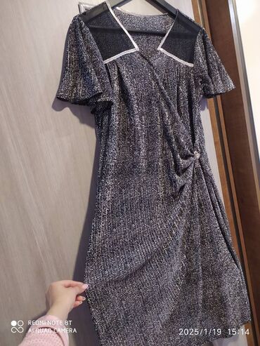 Ziyafət donları: 2 geyim hər biri tek tek 20 manat. Ikisi birgə 35 manat. Hər ikisi 46 — 6