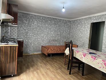 ev elanlari: Qiymet qishda 350azn yayda 320azn komunal daxil, komunal pulu — 2