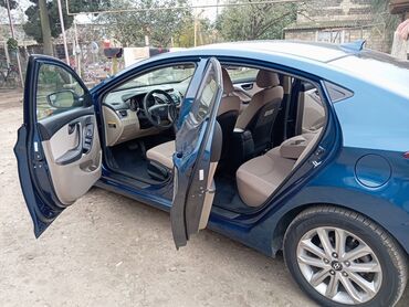 Hyundai: Hyundai Elantra: 1.8 l | 2015 il Sedan — 9