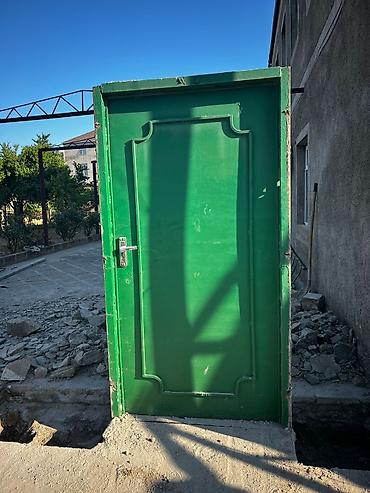 Həyət darvazaları: Hundurluyu 3m Eni 3.56 sm bu demir darvazanin olculeri Materialin — 3