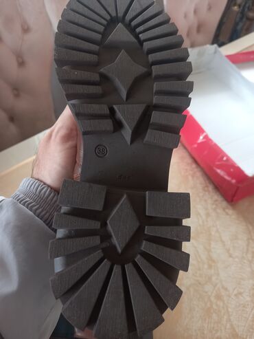 Çəkmələr: Türkiyə istehsalıdır. Marka-Chapel. Ölçü 38. Yenidir, heç istifadə — 6