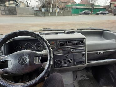 ford transit бензин: Volkswagen Transporter: 1996 г., 2 л, Механика, Бензин, Фургон