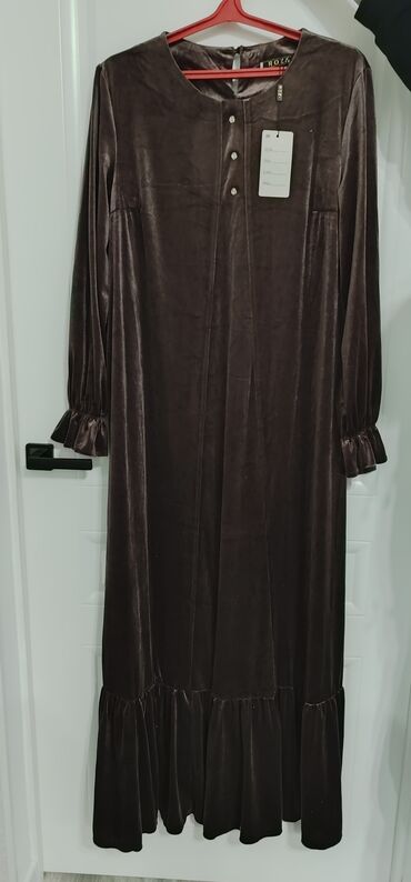 велюровое платье миди: Велюровое платьемодное .
52 размерновый 1500 сом