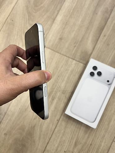 Apple iPhone: IPhone 17 Pro Max, Б/у, 256 ГБ, Белый, Зарядное устройство, Защитное стекло, Чехол, 99 % — 3