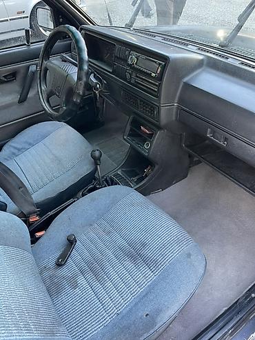 Унаа сатуу: Volkswagen Jetta: 1989 г., 1.8 л, Кол менен иштөөчү, Бензин, Седан — 6
