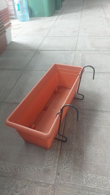 Bitkilər üçün dibçəklər: Dibcek qabi asilan duzbucaqli balkon gul qabi asilan duzbucaqli balkon — 2