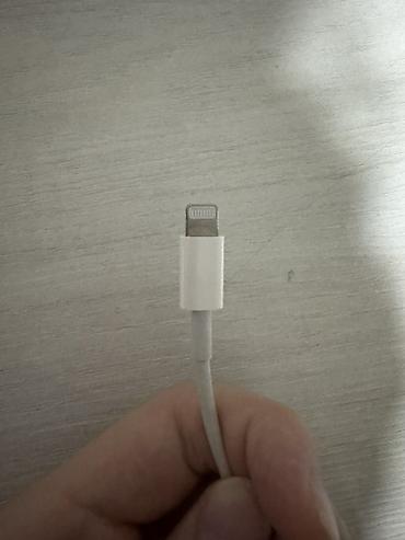 айфон кабель: Кабель USB‑A to Lightning (белый) - Разъёмы: USB‑A с одной стороны и — 2