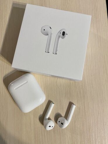 купить зарядный кейс для наушников: Беспроводные наушники Apple AirPods (серия с кейсом-зарядкой) - Цвет