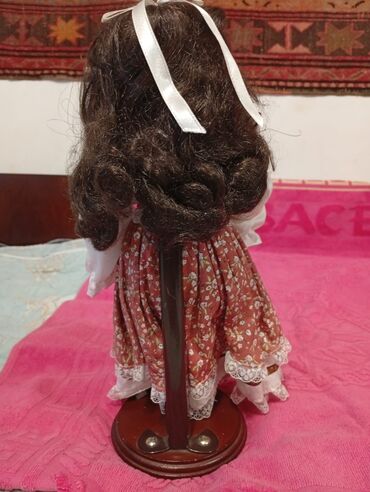 Oyuncaqlar: Bu farfor kuklalar kolleksiyası müxtəlif ölçülərdə və detallı — 8