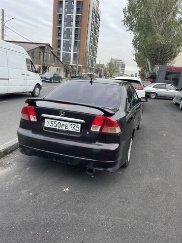 Honda: Honda Civic седан (примерно 2001–2005), темно-фиолетовый/черный цвет
