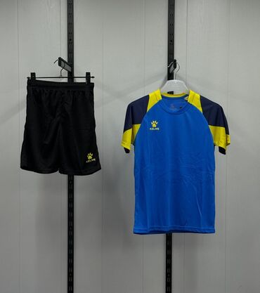 золотой мяч: Комплект футбольной формы Kelme унисекс, состоящий из синей футболки с