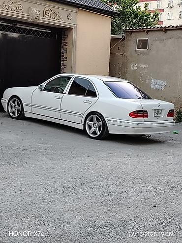 s klass guzgu: Mercedes-Benz E-Class: 3.2 l | 2000 il Sedan — 2