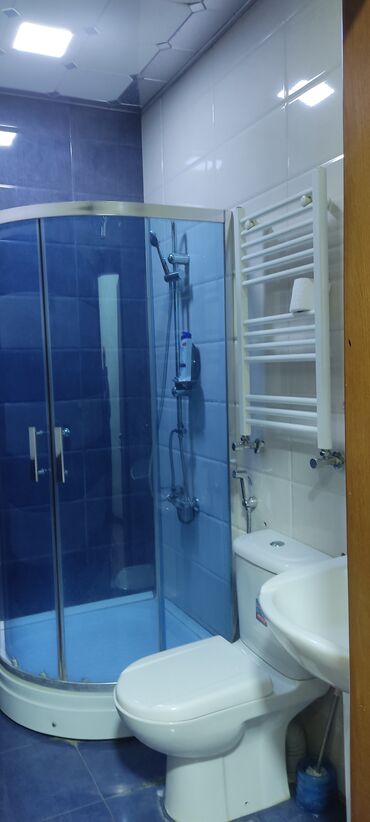 Otaqların günlük kirayəsi: Geniş və rahat qonaq otağı/kiralık otaq. Xüsusiyyətlər: İnşaatçılar — 6