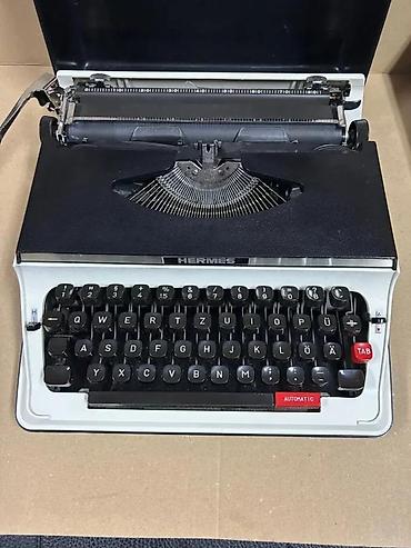 Stari uređaji: Hermes 550 – prenosna mehanička pisaća mašina - Model: Hermes 550 — 2