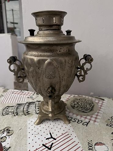 samavar: Klassik rus samovarı – kömür/od közü ilə işləyən metal çay dəmləyən — 7