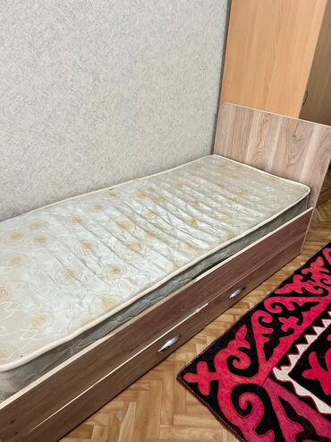 Односпальные кровати: Односпальная кровать с матрасом