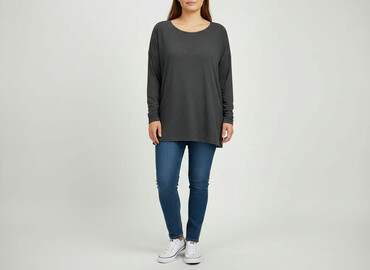 sweter piórkowy na drutach: Women's blouse, size XL