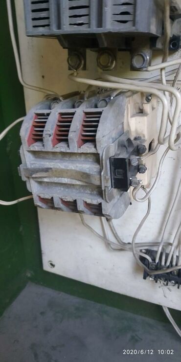 Другое оборудование для производства стройматериалов: Гильотина, разматыватель ( клеть) остаток кровельного металла, все — 16