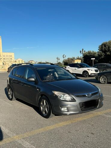 Hyundai: Hyundai i30 CW (universal) – tünd boz rəngdə, şəhərdaxili və ailə — 2