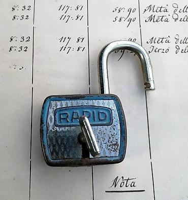 Ostali antikviteti: RAPID, katanac i ključ ili dva VINTAGE. 1. RAPID, katanac i dva ključa — 7