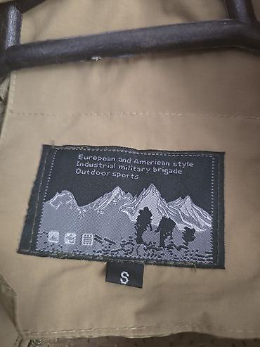 idman salvari: Outdoor idman gödəkçəsi – S ölçü - Rəng: qum/bez - Üzərində “OUTDOOR” — 3
