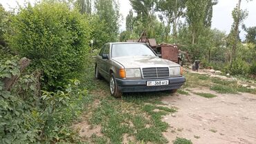 авто набор: Mercedes-Benz E-Class (W124), седан. Основные особенности: -