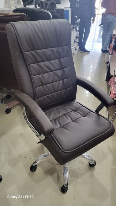 Ofis və oyun kresloları: Yeni, Təkərli, Qolları tənzimlənmir, Parça — 20