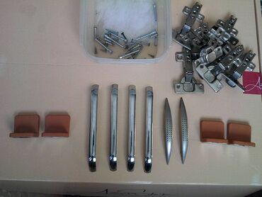 Фурнитура для мебели: Отдам за символическую цену. Петли, ручки, крепления, ножки, крючки — 6