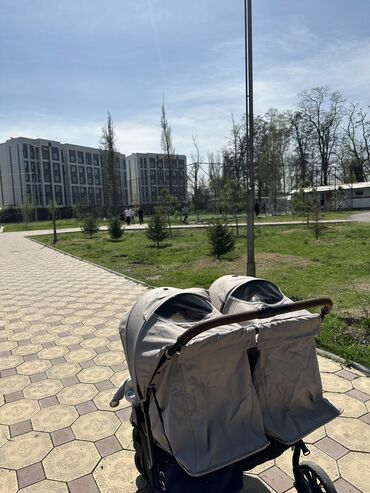 Другой транспорт: Коляска для двойняшек 😍 Почти новая ползовались 2 месяца Есть муфта на