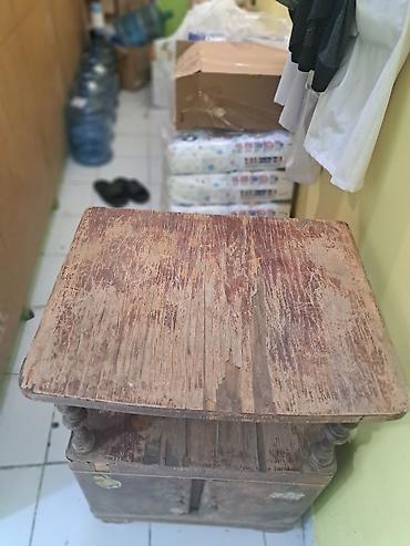 Bufetlər: Antikvar Vintaj Tumba. Texmini 50 ci iller. tam orijinal. qapilari — 2