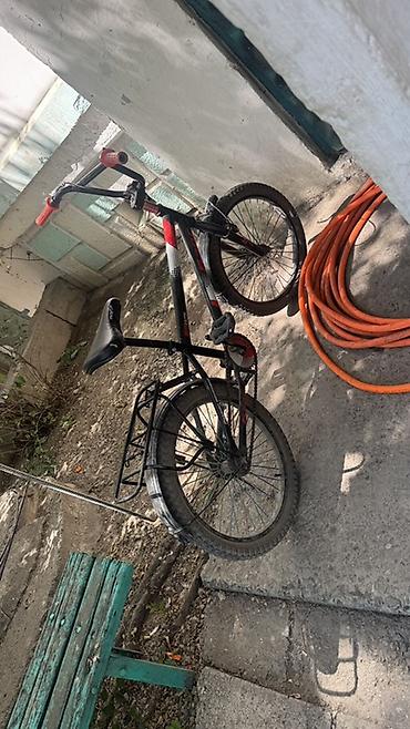 BMX/городской велосипед с 20-дюймовыми колесами. Особенности: -