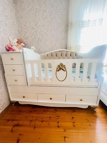 komod üçün döşəkcə: Uşaq çarpayısı – transformasiya olunan beşik-komod modeli - Rəng: ağ — 1
