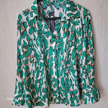 Köynək və bluzalar: 12m xer biri tezedi. 3 deneden cox alana 10m vererem.Qadın köynəkləri — 8