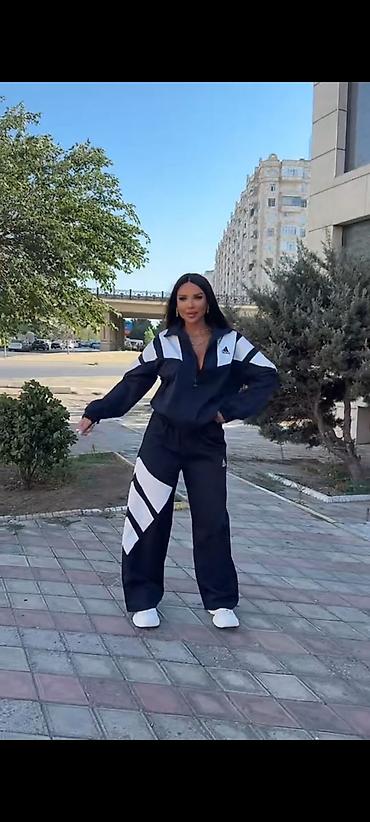 buggy şalvar: Qadın idman dəsti - İki hissəli: yarım-fermuarlı üst geyim və enli — 1