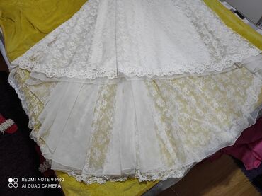 Venčanice: Vencanica mlecno bela velicina XS Duzina pozadi 2 metara, prednji deo — 8