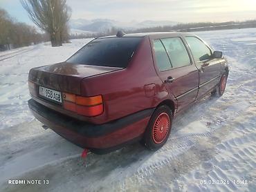 Volkswagen: Volkswagen Vento (седан, поколение на базе Golf III) Цвет: бордовый — 5