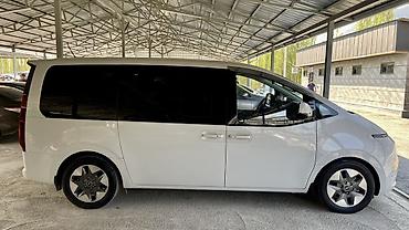 Hyundai: Hyundai Staria: 2022 г., 2.2 л, Автомат, Дизель, Минивэн — 3