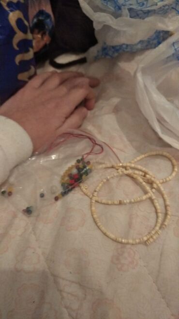 Muncuqlar: Qolbağlar təbii daşlardan. qiymət daşa və ölçüyə gorə. Muncuq dəsti – — 3