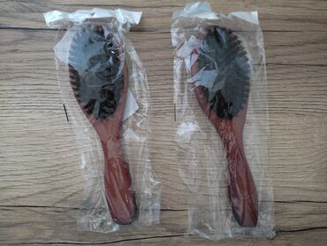 Saç aksesuarları: Daraq. Saçları düz edir. Ümumi 22 sm, fırça hissəsi 10 sm, 6 sm eni — 9