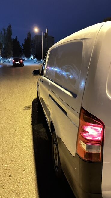 Yük maşınları: Ağ rəngli yük/furqon tipli mikroavtovan Xüsusiyyətlər: - Geniş yan — 17