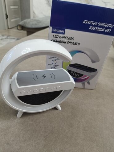 Техника и электроника: Колонка с часами и зарядкой LED Wireless Charging Speaker mini3401
