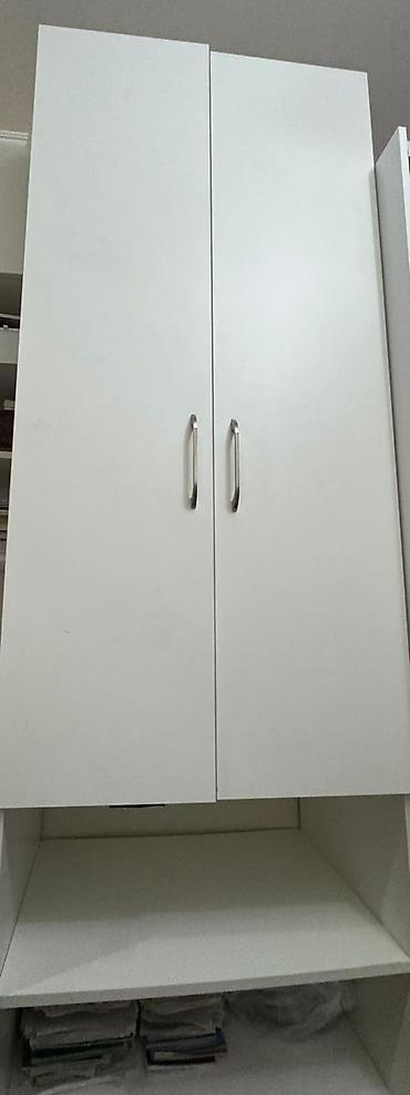 iş stulu: Ağ rəngdə modul saxlama mebeli dəsti - Üst hissədə iki qapılı dolab — 1