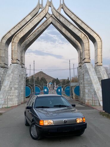 купить машину до 10000 долларов: Volkswagen Passat: 1988 г., 1.8 л, Механика, Бензин, Седан