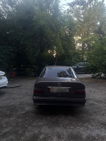 bud e9: Mercedes-Benz W124: 1990 г., 2 л, Механика, Бензин, Седан — 3