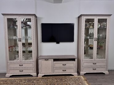 варианты прикроватных тумбочек: Гарнитур для зала, Тумба под ТВ, цвет - Бежевый