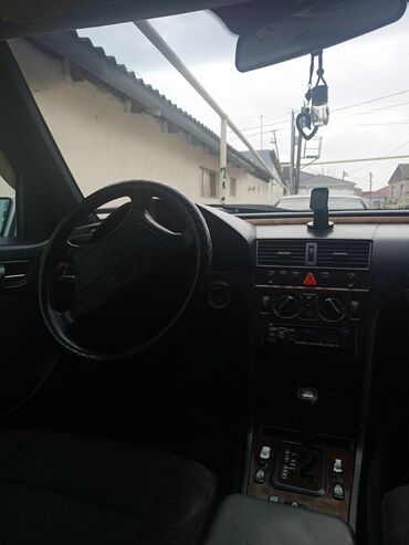 Mercedes-Benz: Mercedes-Benz C-Class: 1.8 l | 1998 il Sedan — 9