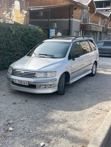 дом на колясах: Mitsubishi Space Wagon: 2003 г., 2 л, Механика, Бензин, Вэн/Минивэн